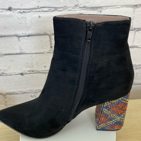 Betsey Johnson Kassie Black Suede Ankle Boots size 8 - Picture 7 of 13